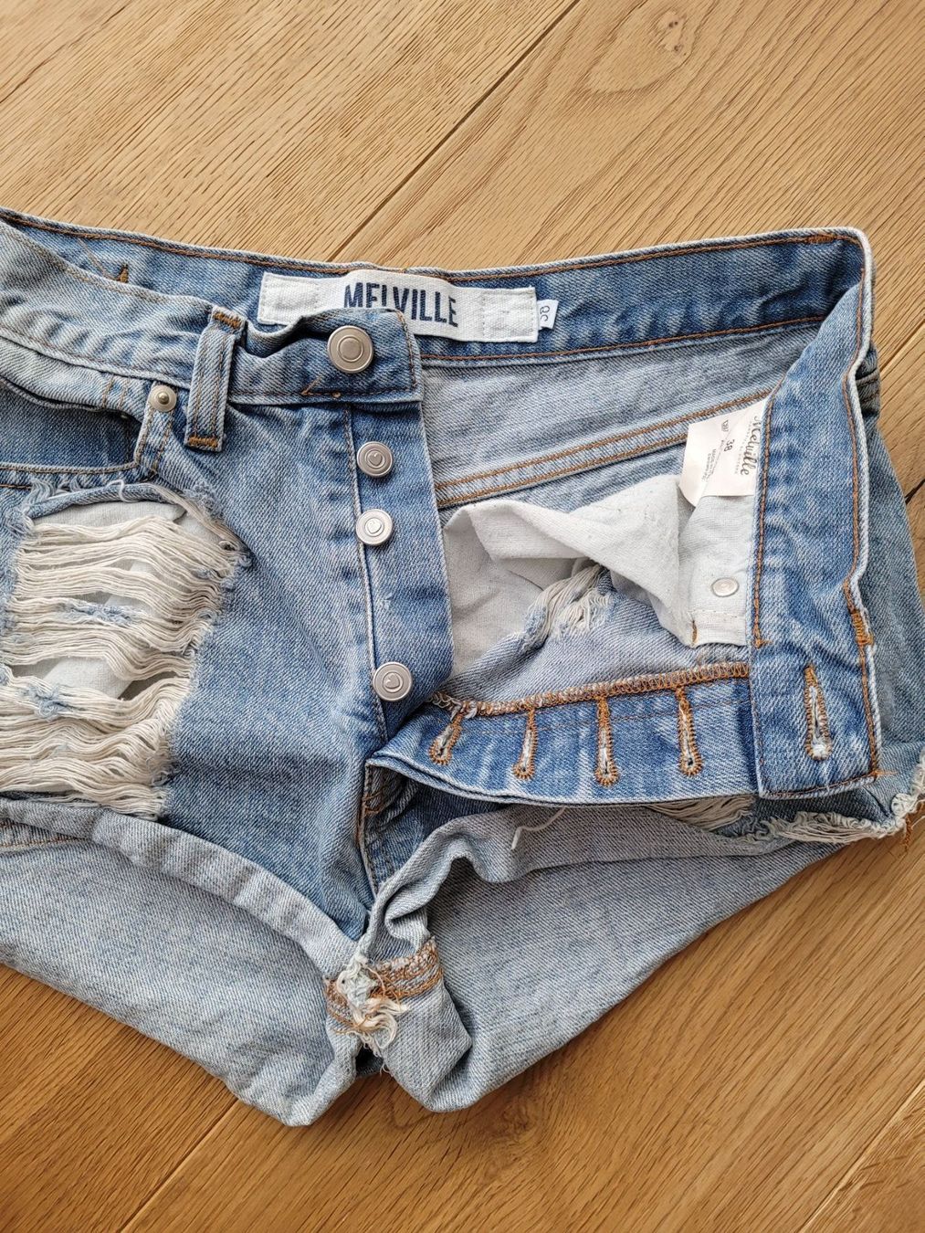 Brandy Melville Jeans: Brandy Melville Jeansshorts – Usato da Rheinfelden venduto da DHS