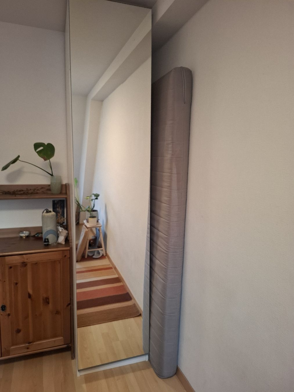 Porte manteau: cupboard with mirror – D'occasion à Schlieren par cel_8kzw