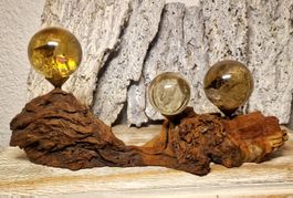 3 hochwertige Citrinkugeln auf Holzstand