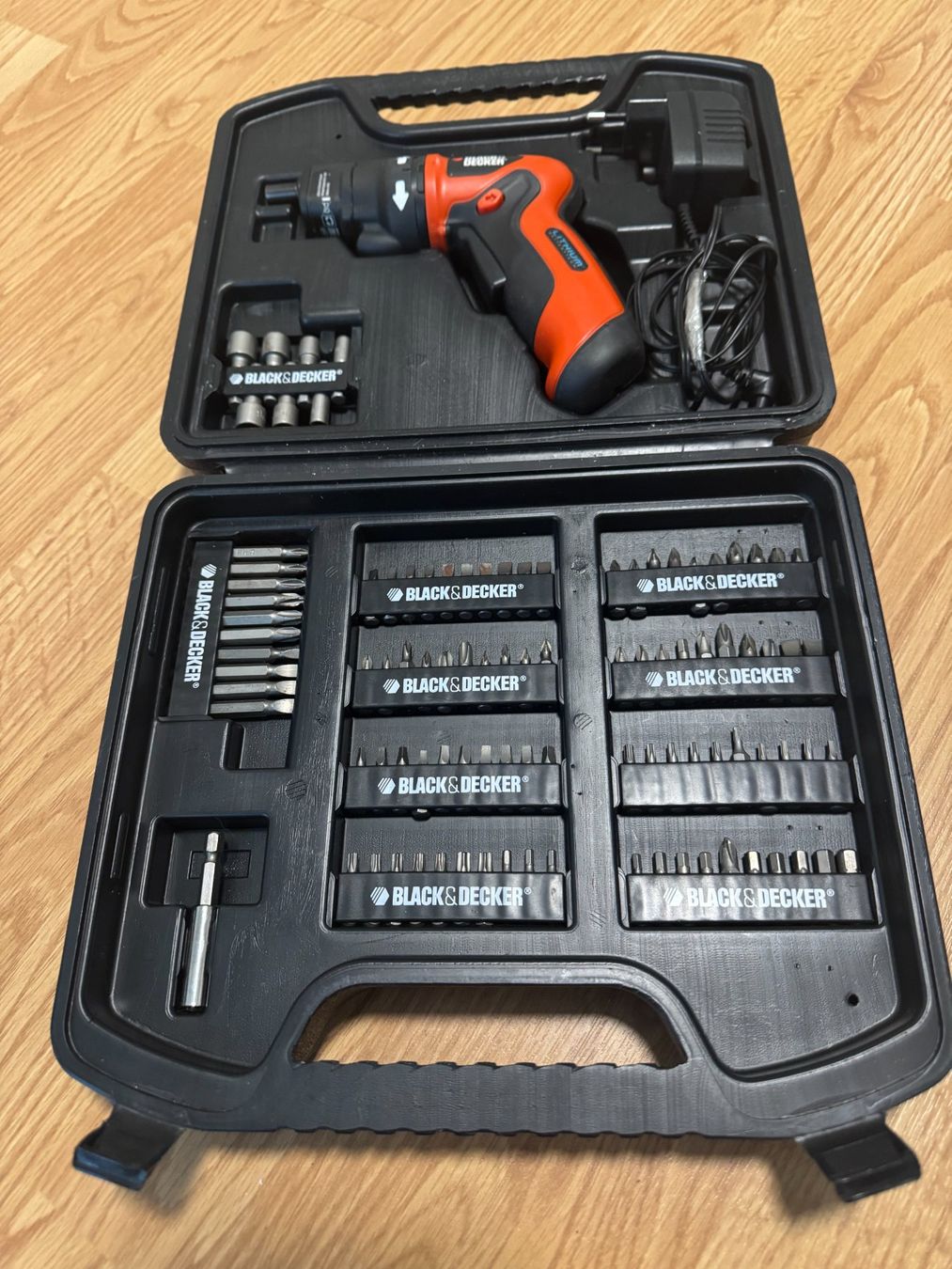 Tutti gli attrezzi: Black + Decker Akkuschrauber-Set mit Zubehör – Usato da Riehen venduto da Lord7M7 2