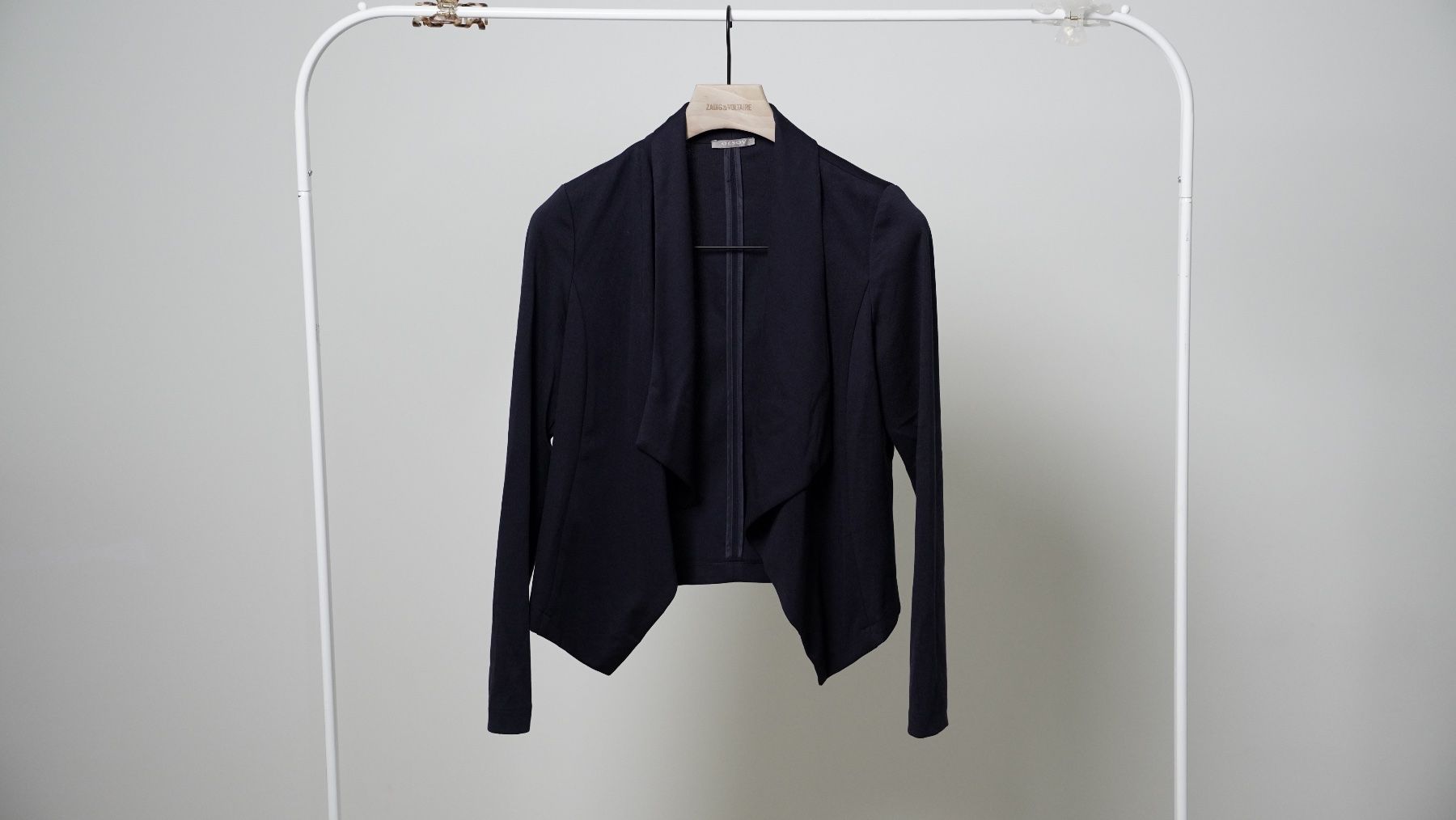 Bolero: Orsay Blazer Bolero Pullover Damen navy sleek – Nuovo (secondo la descrizione) da Zürich venduto da julia_vina