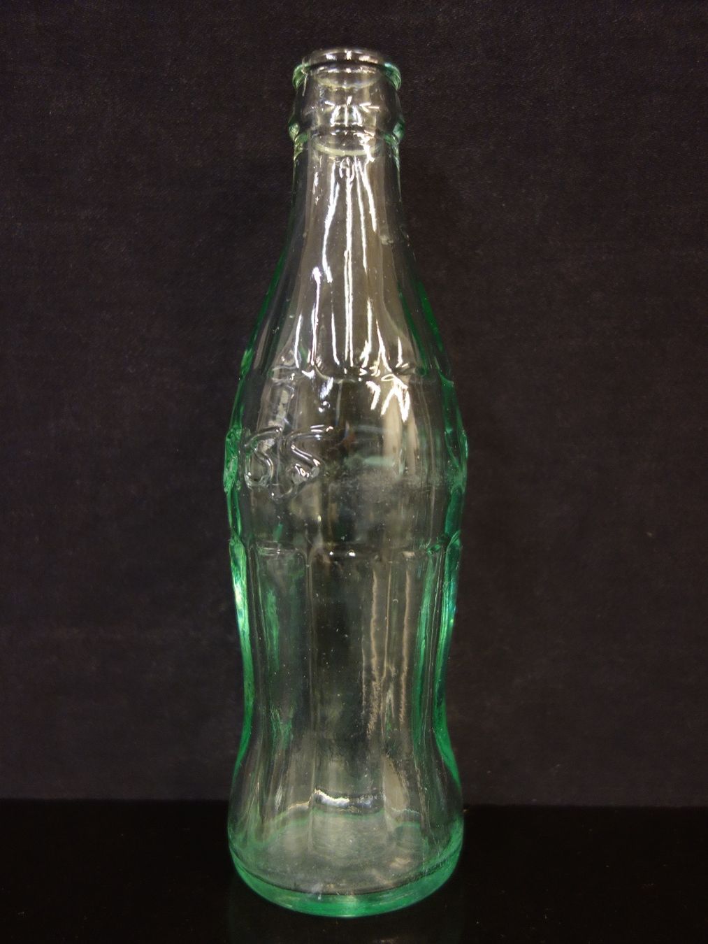 Coca-Cola Flaschen: 1 kleine alte Flasche COCA-COLA ARABISCH – Gebraucht aus Kerzers von Flaschenposten 3
