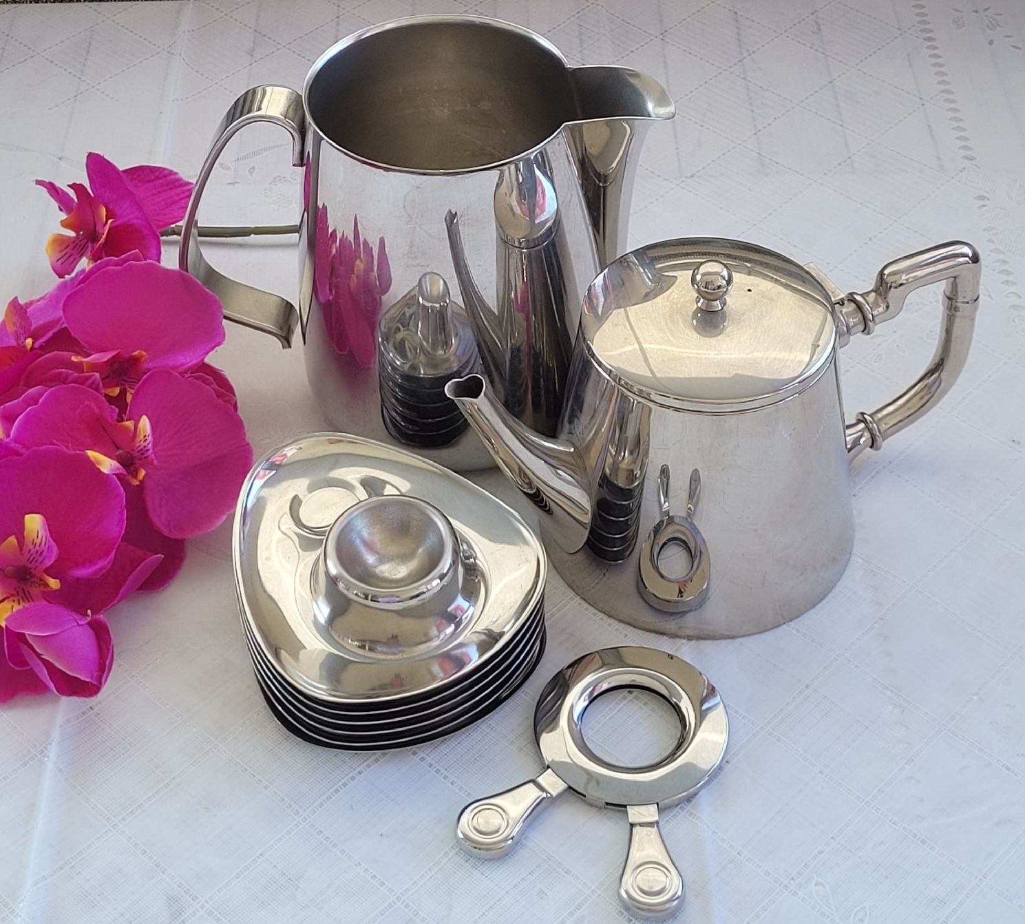 Set di piatti: Vintage Geschirrset Edelstahl – Usato da Buttikon SZ venduto da Renco