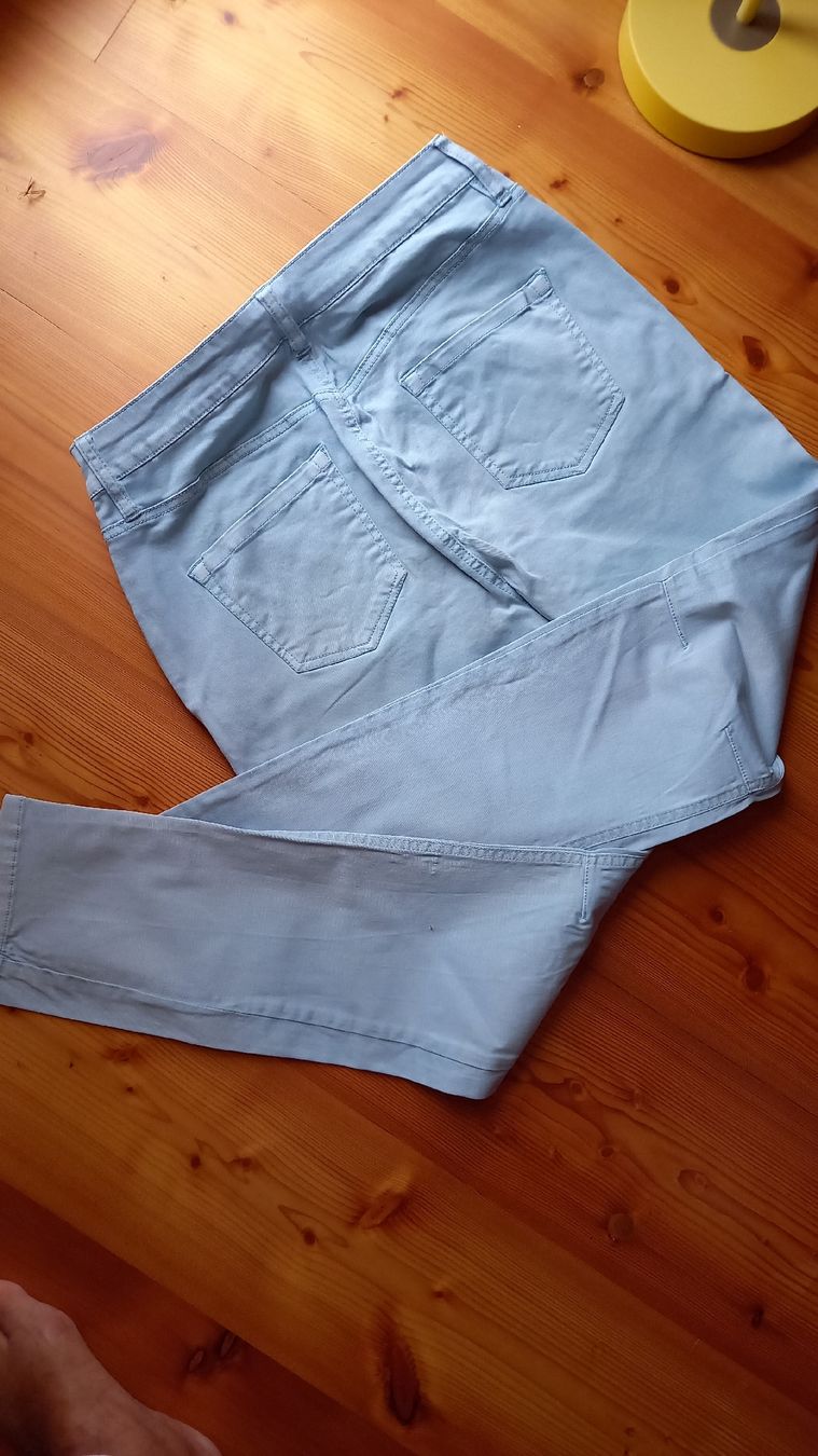 Pantaloni: Damen Hose Peckott Hellblau Grösse 42 – Usato da St. Gallen venduto da Otterndorf 1
