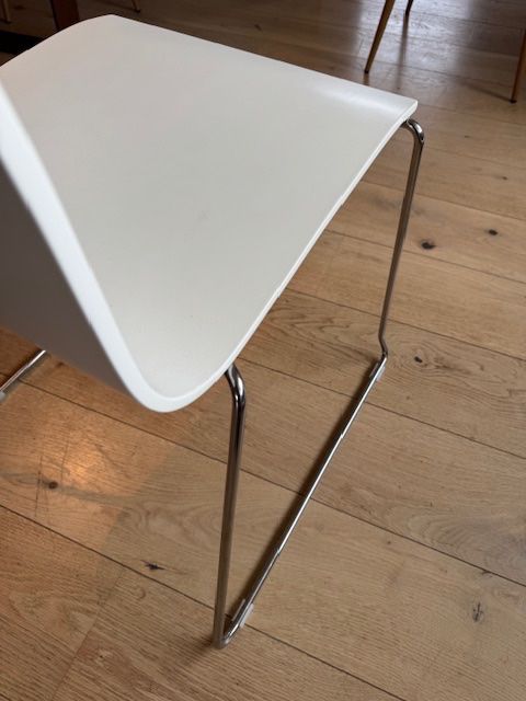 Pfister Sedie: Chaise design blanche chaise table a manger – Usato da Fenin venduto da Fabricedebely 2