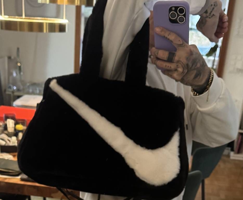 Taschen: Nike kuscheltasche neu – Gebraucht aus Uitikon Waldegg von Nook