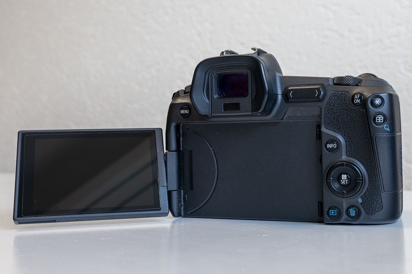 Canon Kamera: Canon EOR R Kamera inkl. Batteriegriff – Gebraucht aus Embrach von Toska 3