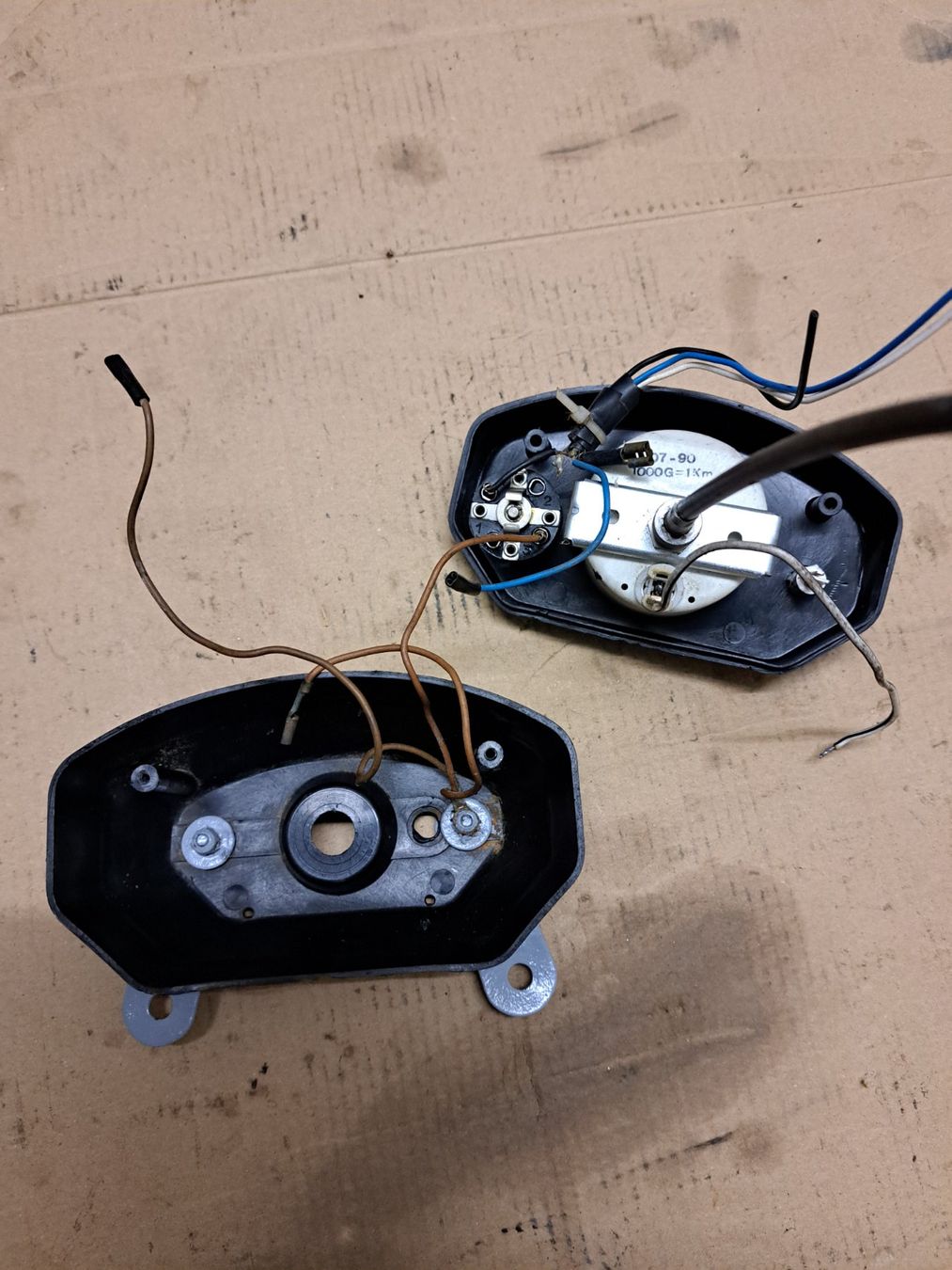 Pièces pour mobylette: Cockpit mit Tacho u.Seite – D'occasion à Boswil par m_r_2fhs 1