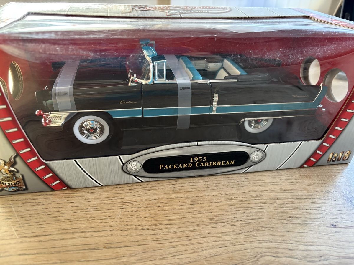 Modellini d'auto: Packard Caribbean 1955 1:18 – Nuovo e nell'imballaggio originale da Bauma venduto da haelge01