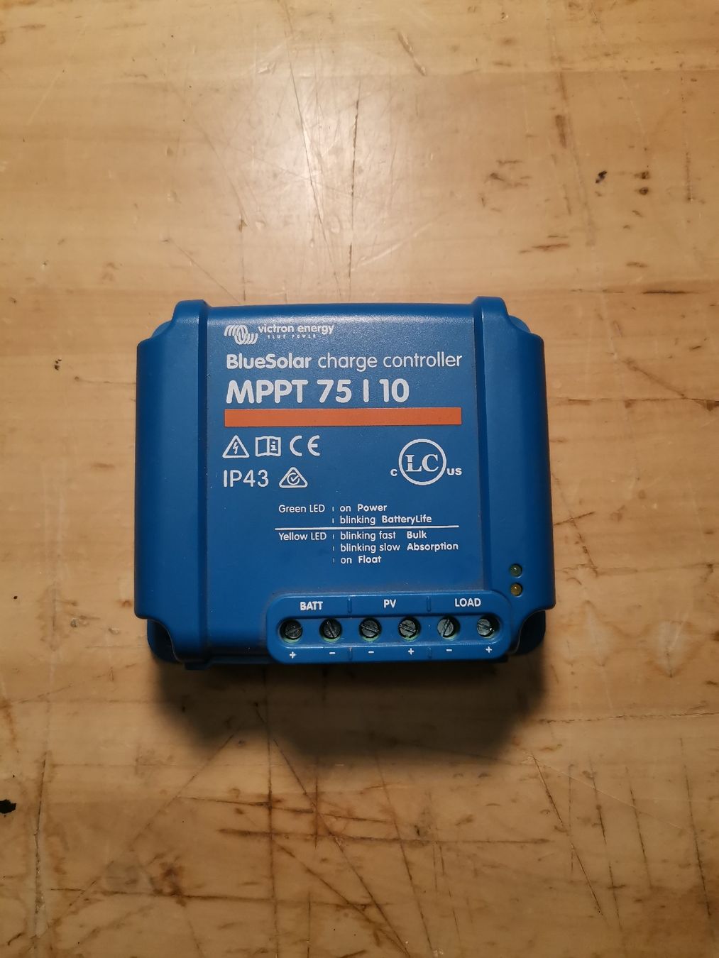 Victron Chargements: Victron Energy BlueSolar MPPT 75 /10 charge controller – D'occasion à Winterthur par Deins_8j77