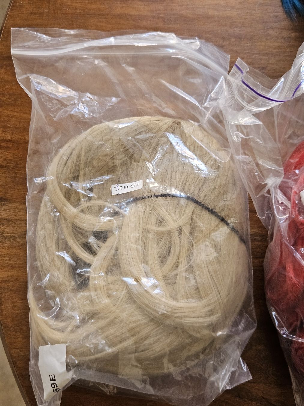 Parrucche: Lot de 5 perruques – Usato da Fontaines-sur-Grandson venduto da akell 1