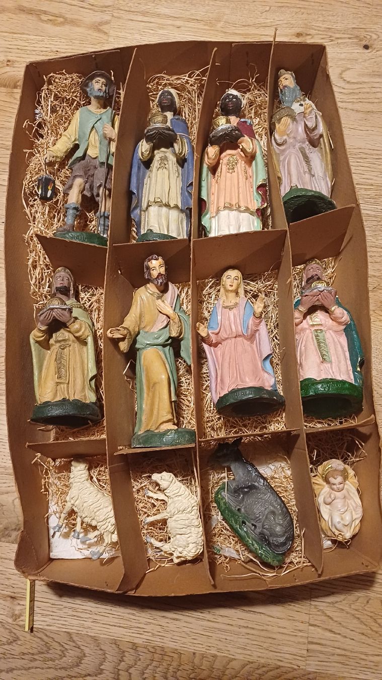 Figurines: Schöne alte Krippenfiguren  – D'occasion à Flawil par Naphtali