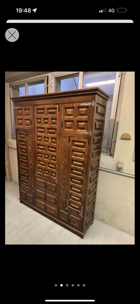 Armadi: Bretonischer Schrank 1890 Spanisch – Usato da Winterthur venduto da dad_k5y5