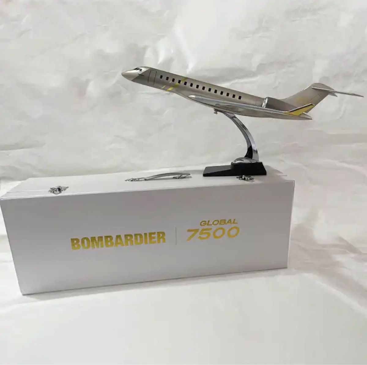 Modellbausätze & Standmodelle: Bombardier Global 7500 Flugzeug Modell 1:72 – Neu und originalverpackt aus Thun von tulu_1995