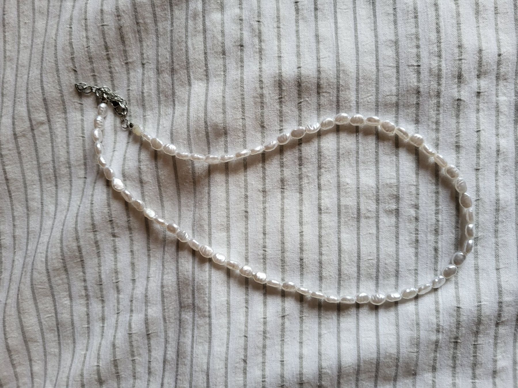 Catenine: Süsse Boho Perlenkette, elegant & zeitlos – Usato da Eggiwil venduto da kariiina 1