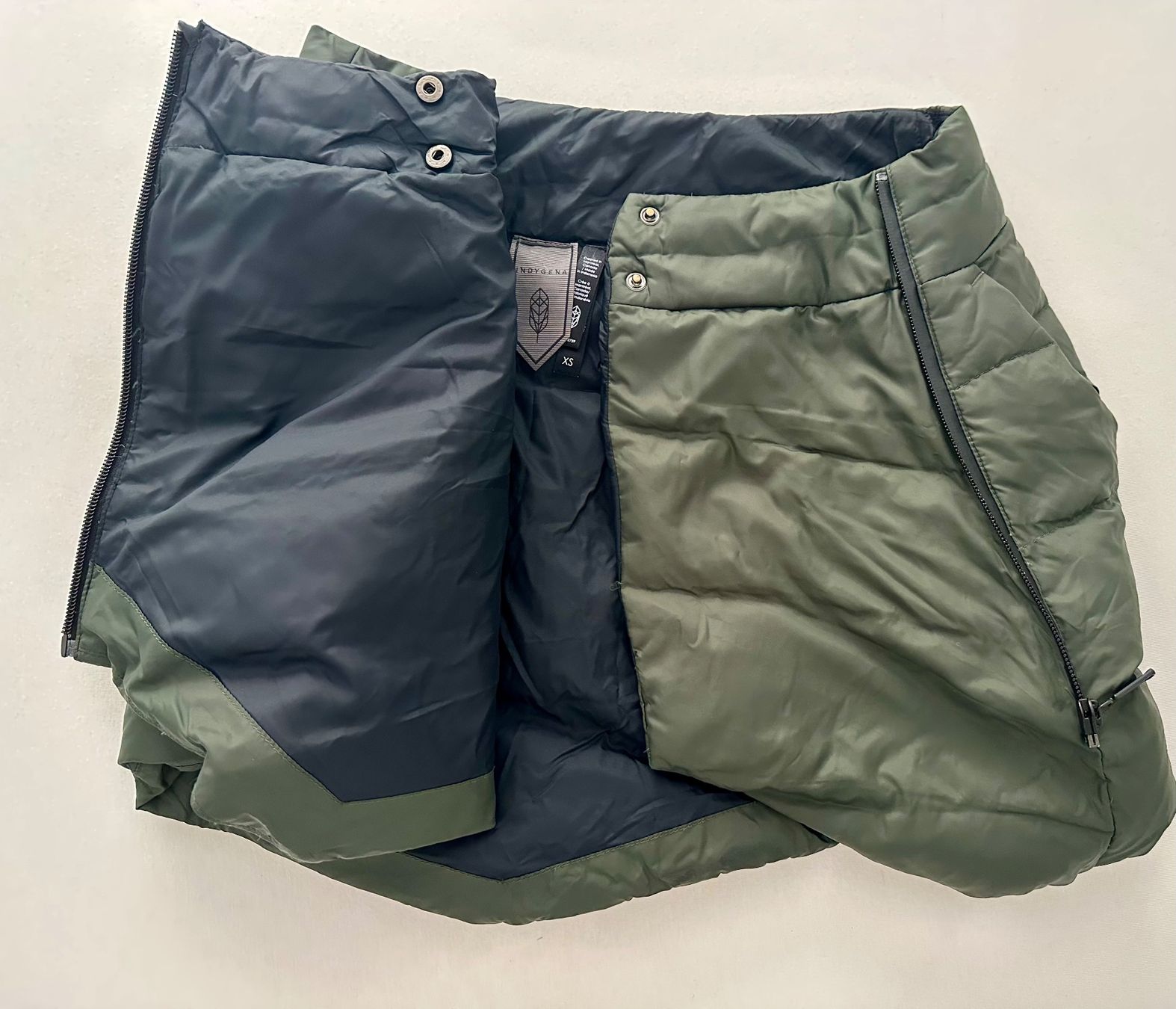 Lots de vêtements: Indigent padded set - top and skirt – D'occasion à Dallenwil par ZD2019 7
