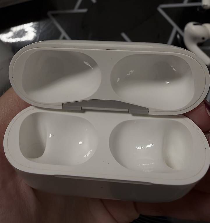 Cuffie: AirPods Pro (1) – Usato da Collombey venduto da luvlp 3