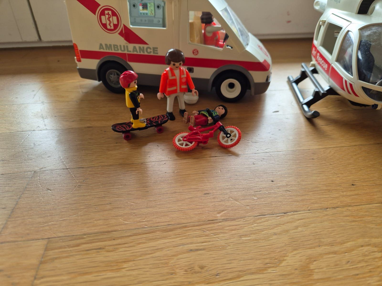 Playmobil Giocattoli: Playmobil Ambulanz & Helikopter – Usato da Au ZH venduto da Cristiano9 3