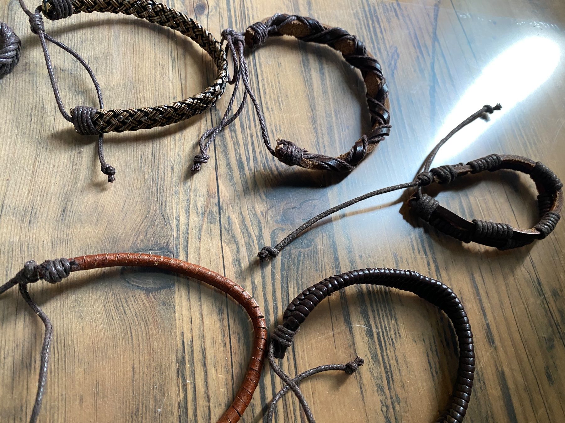 Bracciali & Braccialetti: Leder Armbändchen 9 Stk – Usato da Schinznach-Dorf venduto da Hpurzel 2