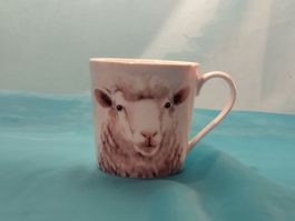 Tasse mit Schaf, Ihr Porzellan
