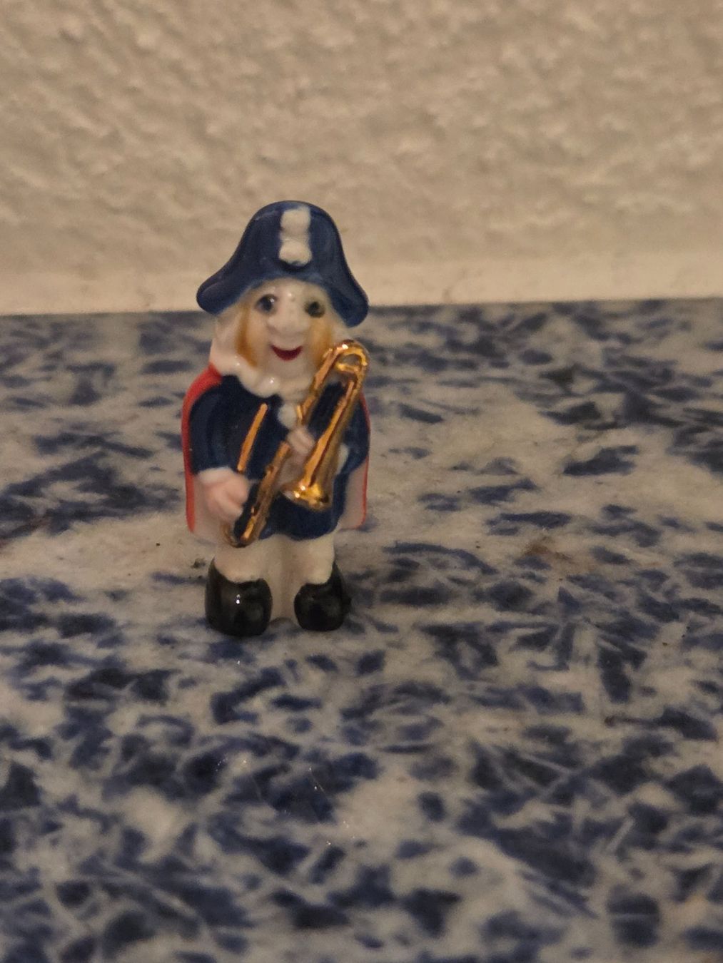 Statuette: Kübler Fasnachtsfigürli – Usato da Pratteln venduto da Faehrimaa4057