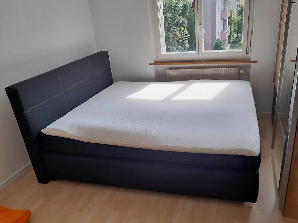 Betten: Bett + zwei Beistellmöbeln – Gebraucht aus Spiez von reutiger02