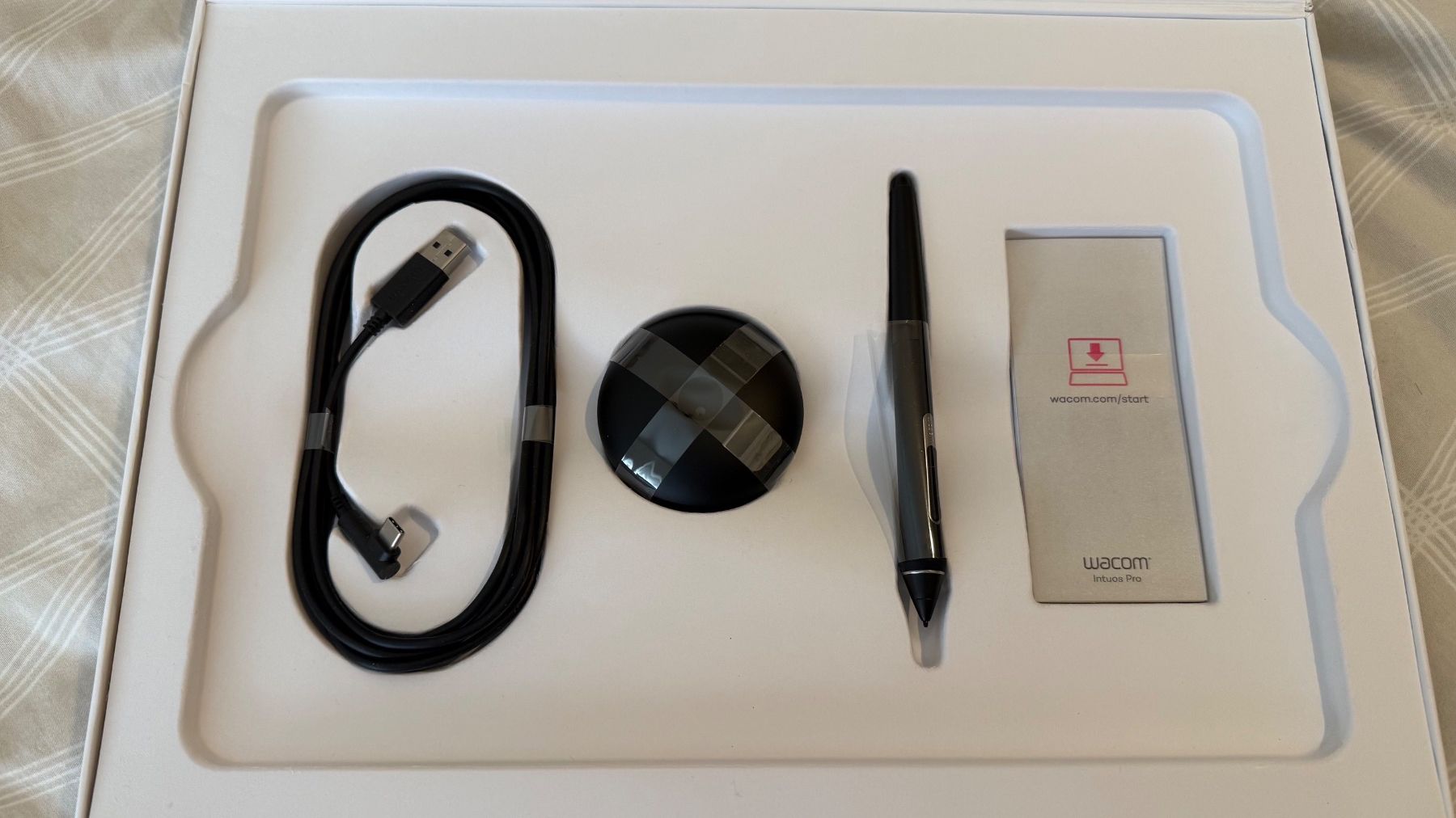Künstliche Fingernägel: Wacom Intuos Pro Medium – Neu und originalverpackt aus Zürich von guille.arg 2