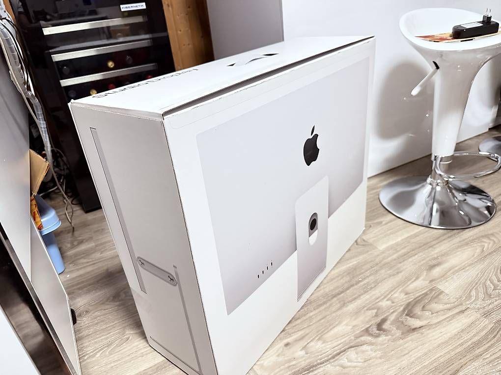 Monitore: Apple Studio Display  leere Originalverpackung – Gebraucht aus Richterswil von Casablanca25 2