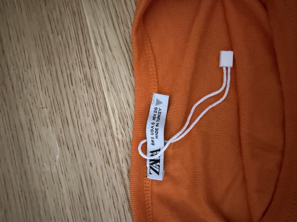Zara T-shirt: t-shirt Zara – Usato da Carouge GE venduto da goi_krq7 1