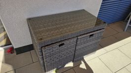 Gartenmöbel-Set aus Rattan mit Glastisch und gepolsterten St