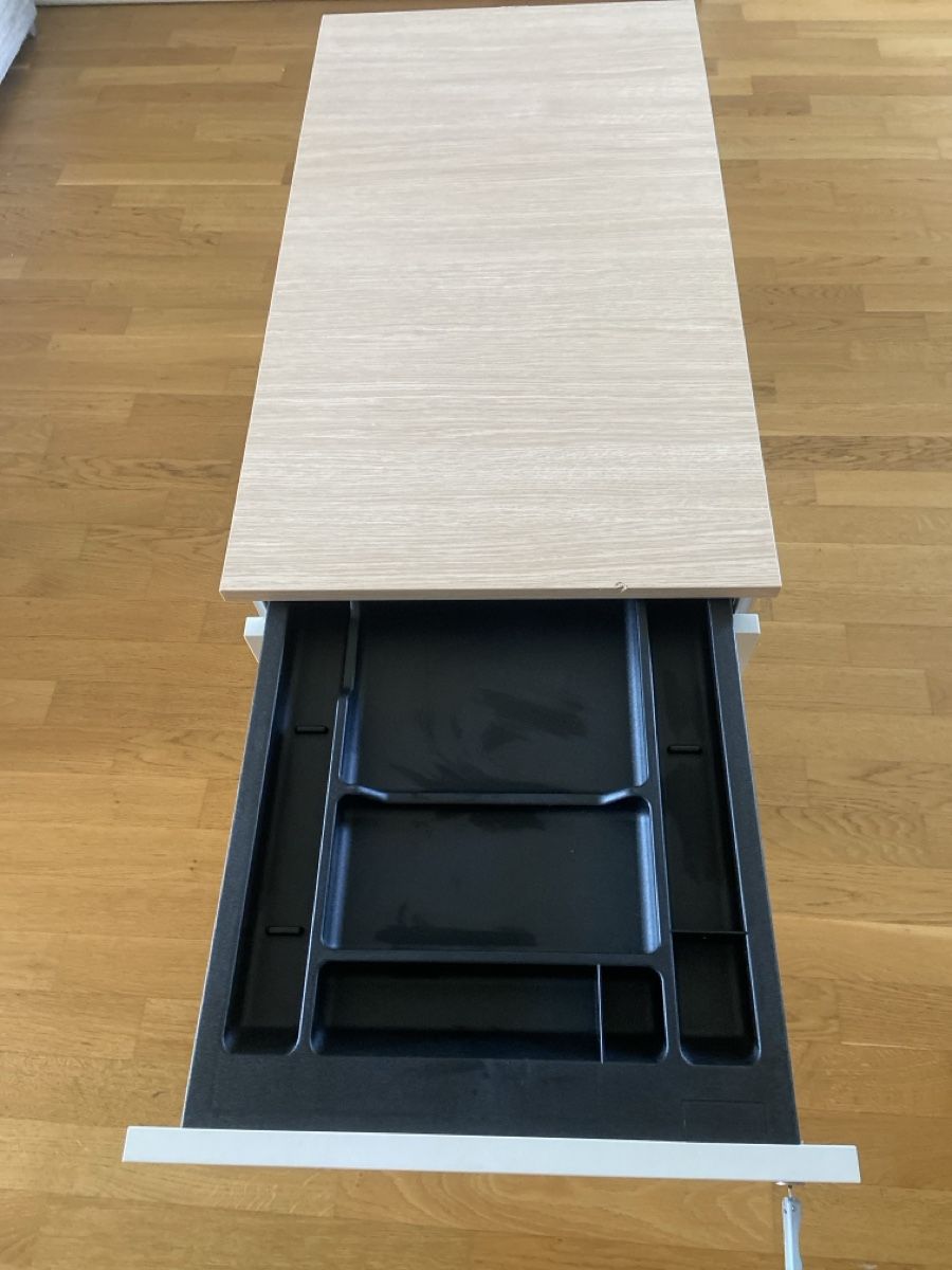 Korpus: Rollcontainer mit 3 Schubladen, Holzakzent, Weiss – Gebraucht aus Adliswil von flo_r2rb 4