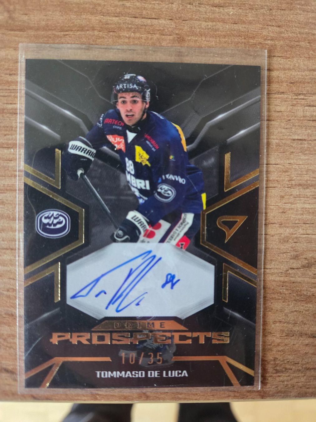 Sportzoo Carte collezionabili: HCAP - Tomaso De Luca Prime Prospect SIGNED 10/356 – Nuovo (secondo la descrizione) da Arzier-Le Muids venduto da SmellyCat