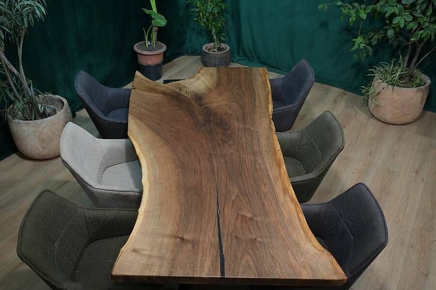 Articoli in legno: Nussbaum Baumscheibentisch aus einem Stück – Usato da Walchwil venduto da Swissdesign_Haag