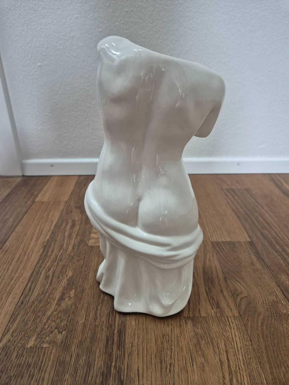 Vase & Récipients: White female torso vase – D'occasion à Zürich par monadiederich 1
