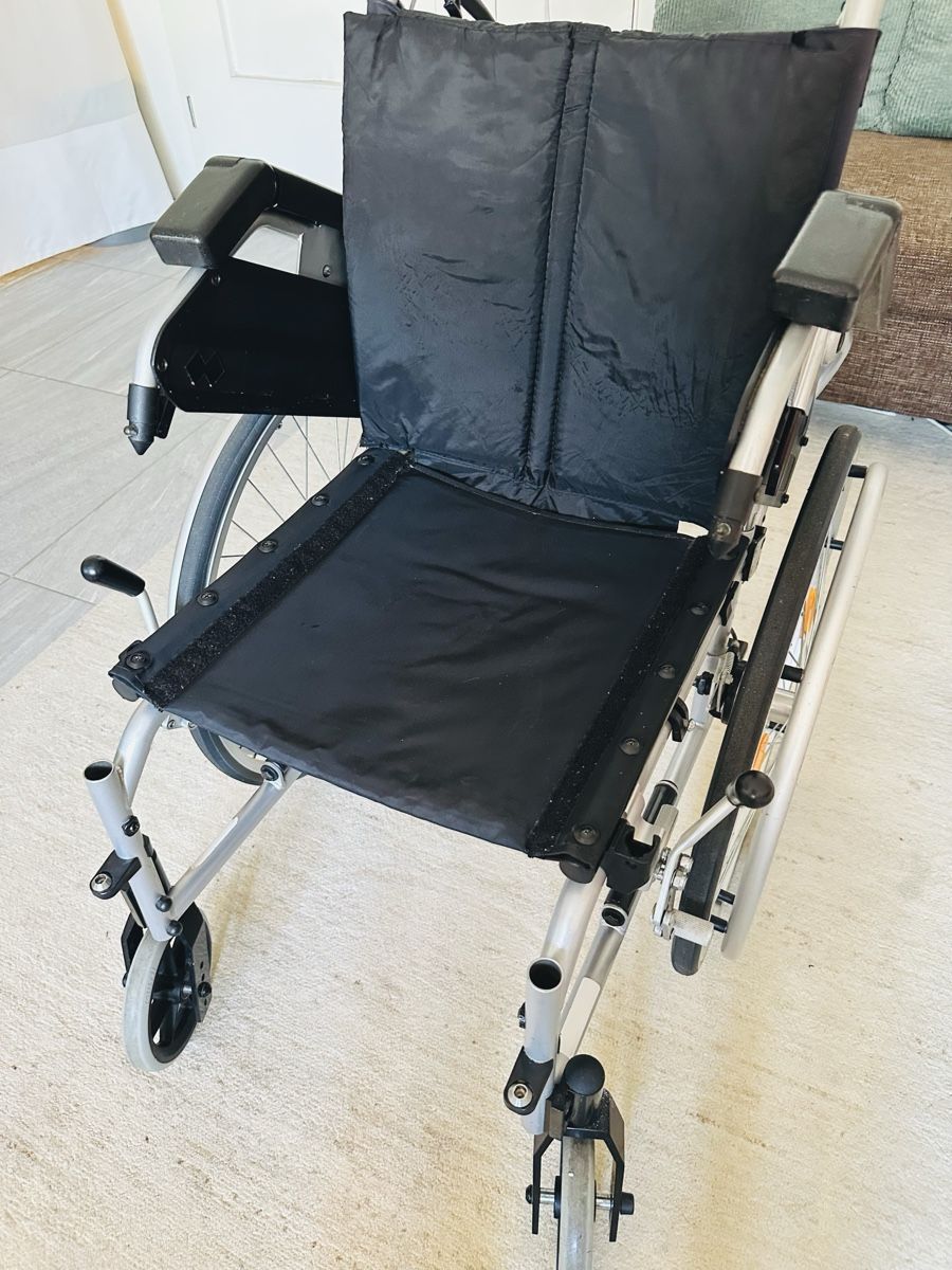 Chaises roulantes: Rollstuhl – D'occasion à Basel par rea_y662 3