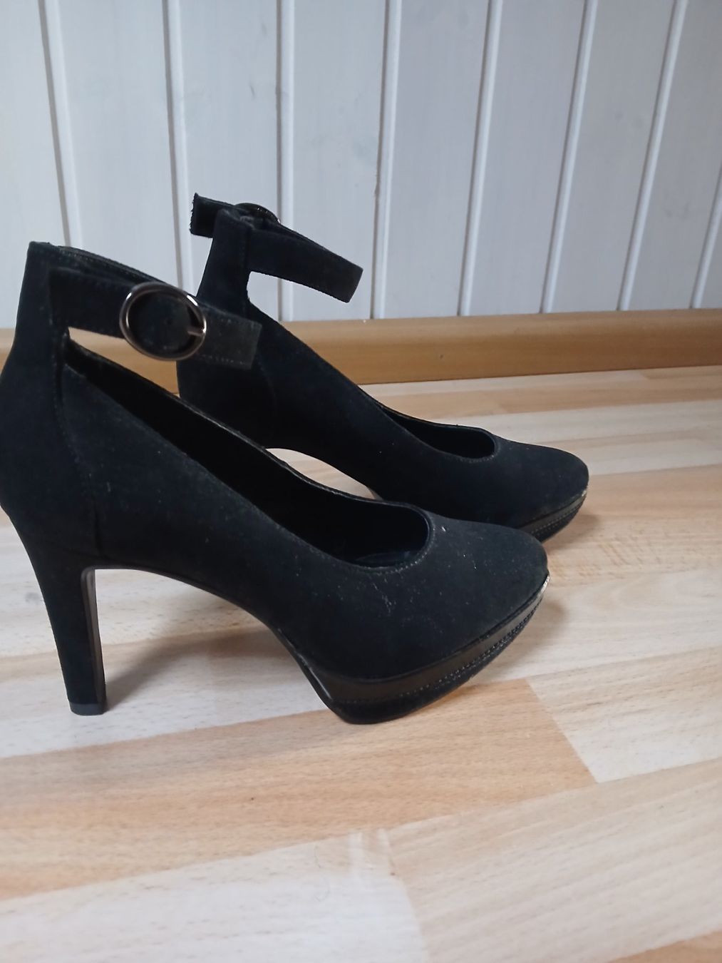 Scarpe da donna: High Heels – Nuovo (secondo la descrizione) da Bärschwil venduto da kik_c28v 1