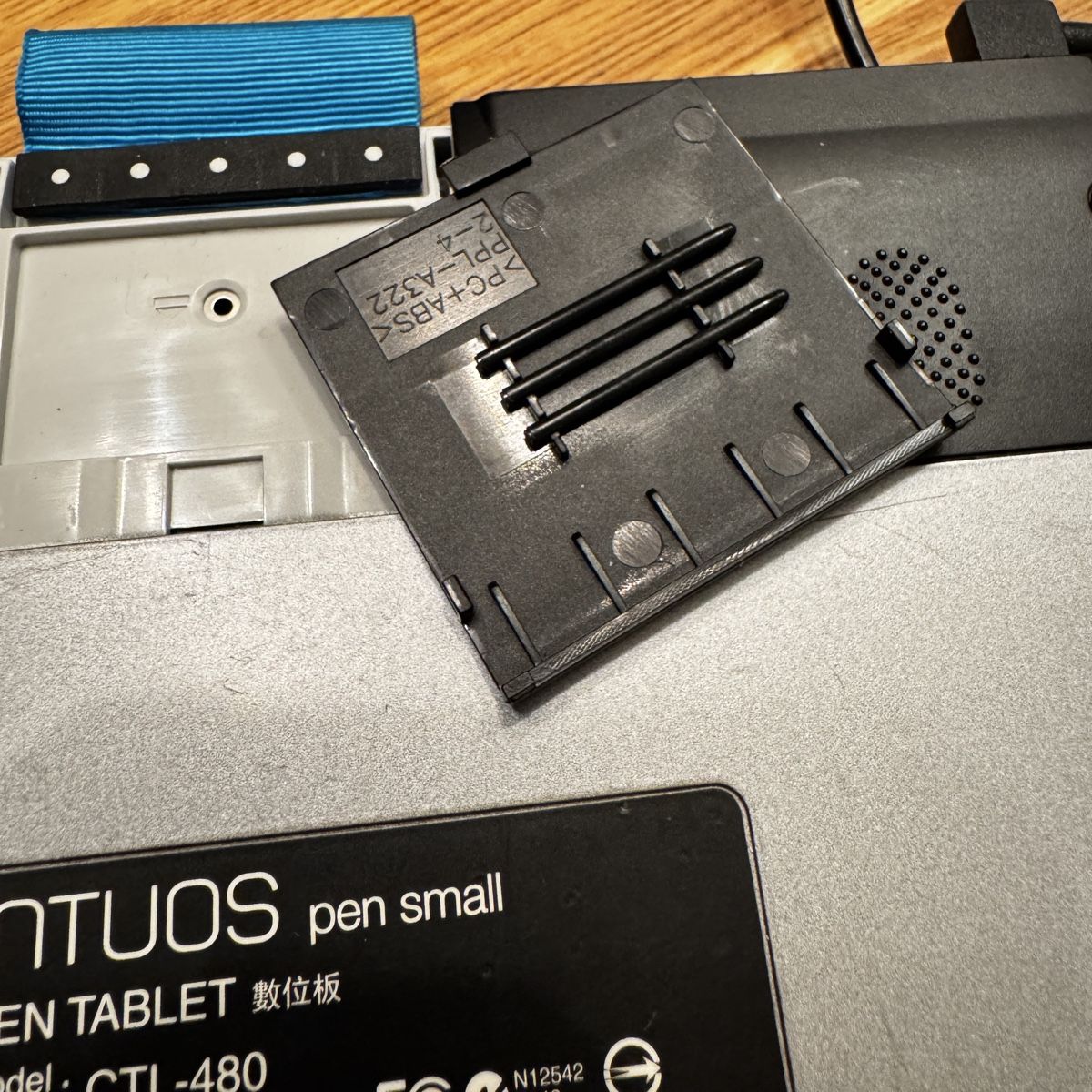 Wacom Tablettes PC: Wacom Intuos pen small CTL-480 – D'occasion à Zürich par Yemine 4