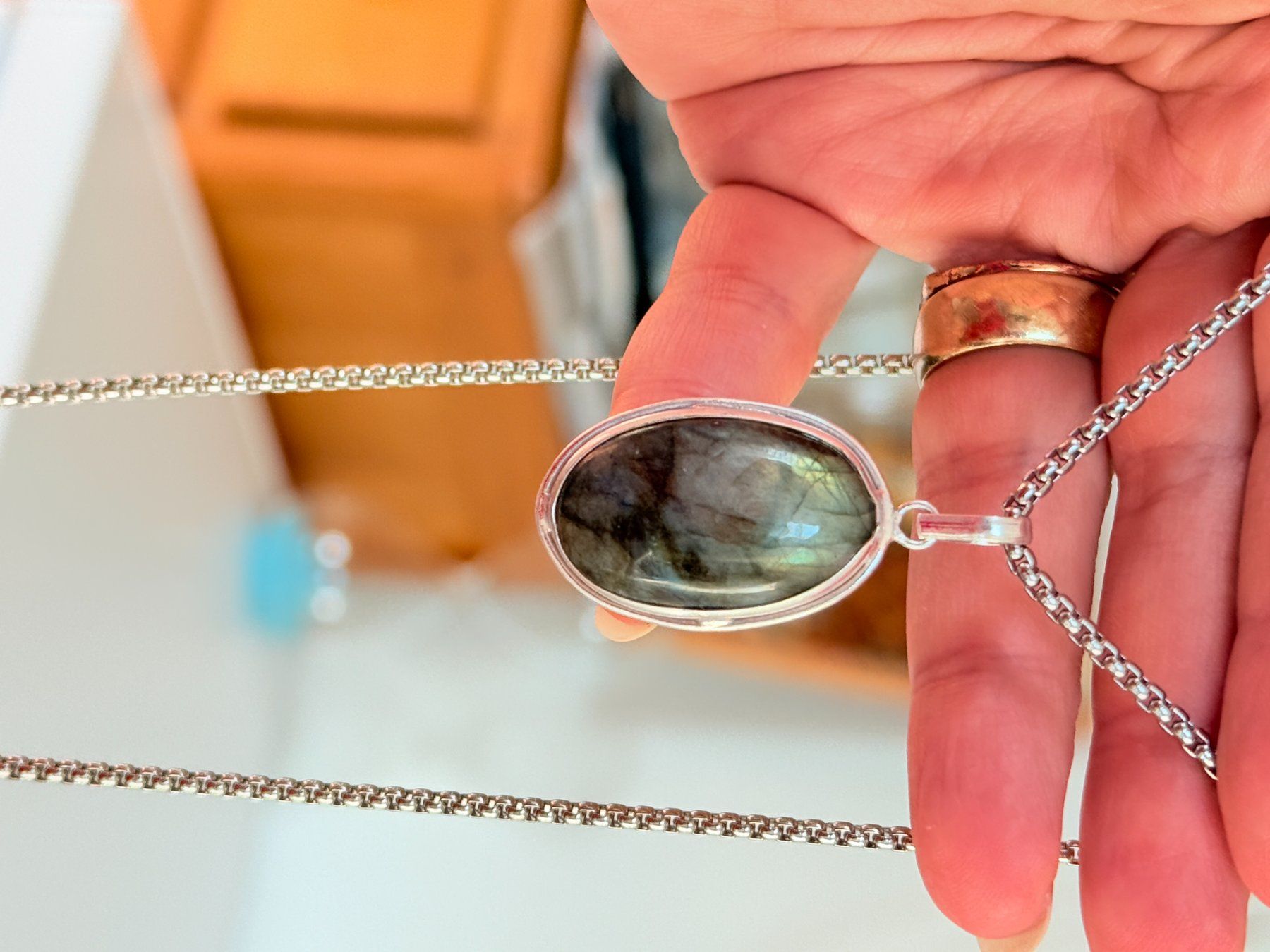 Catenine: Collier Labradorite naturelle – Nuovo e nell'imballaggio originale da Genève venduto da AGBERG 2