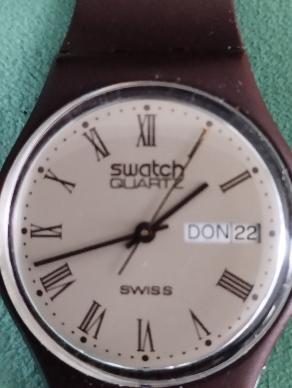 Swatch Orologi: Swatch braun, Backcode 983, Tag & Datum, sehr gepflegt, neu – Nuovo (secondo la descrizione) da Ostermundigen venduto da Dinge1 1