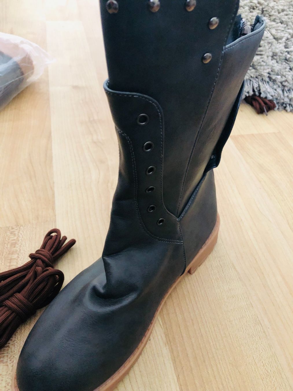 Scarpe da donna: Coole Stiefel Gr. 39 mit Nieten – Nuovo e nell'imballaggio originale da Arlesheim venduto da OmnIa55 4