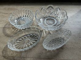 4 x Schalen, 2 runde und 2 längliche
