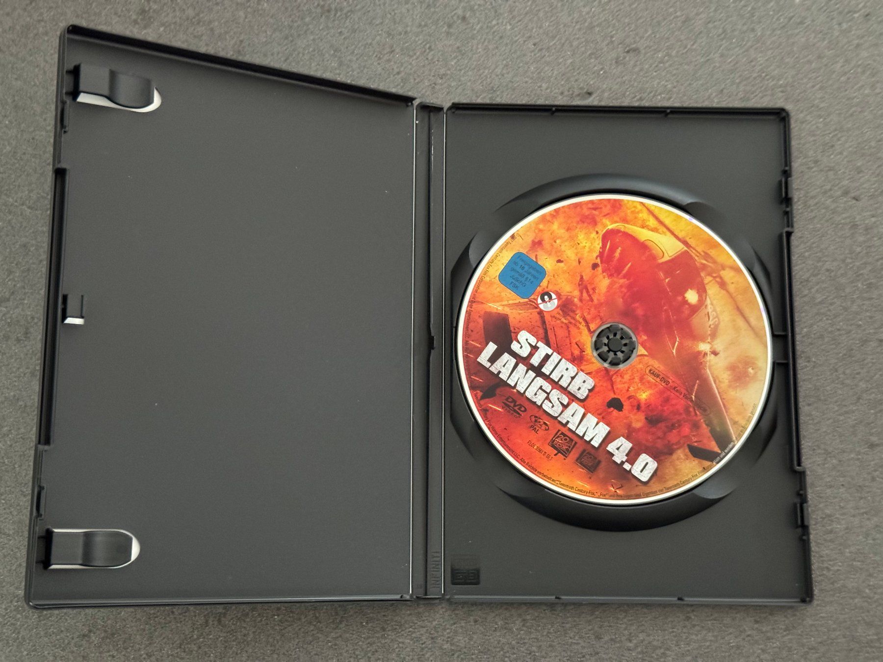 Tutti i DVDs: Stirb langsam 4.0 DVD mit Bruce Willis DE/EN – Usato da Fribourg venduto da tschjoly 4