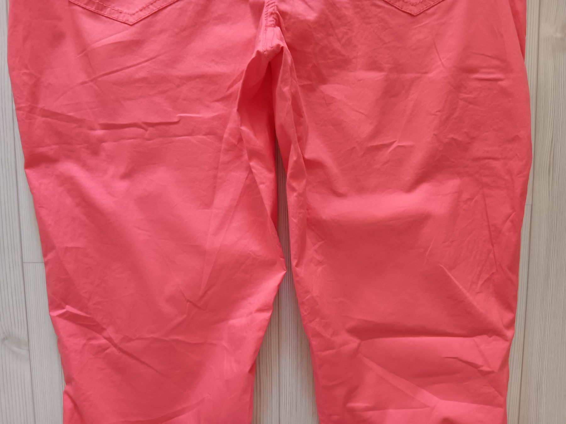 Cecil Pantaloni: CECIL Pantacourt / Bermuda NEW YORK taille / Grosse 27 – Usato da Cossonay-ville venduto da Super-Price-Quality 7