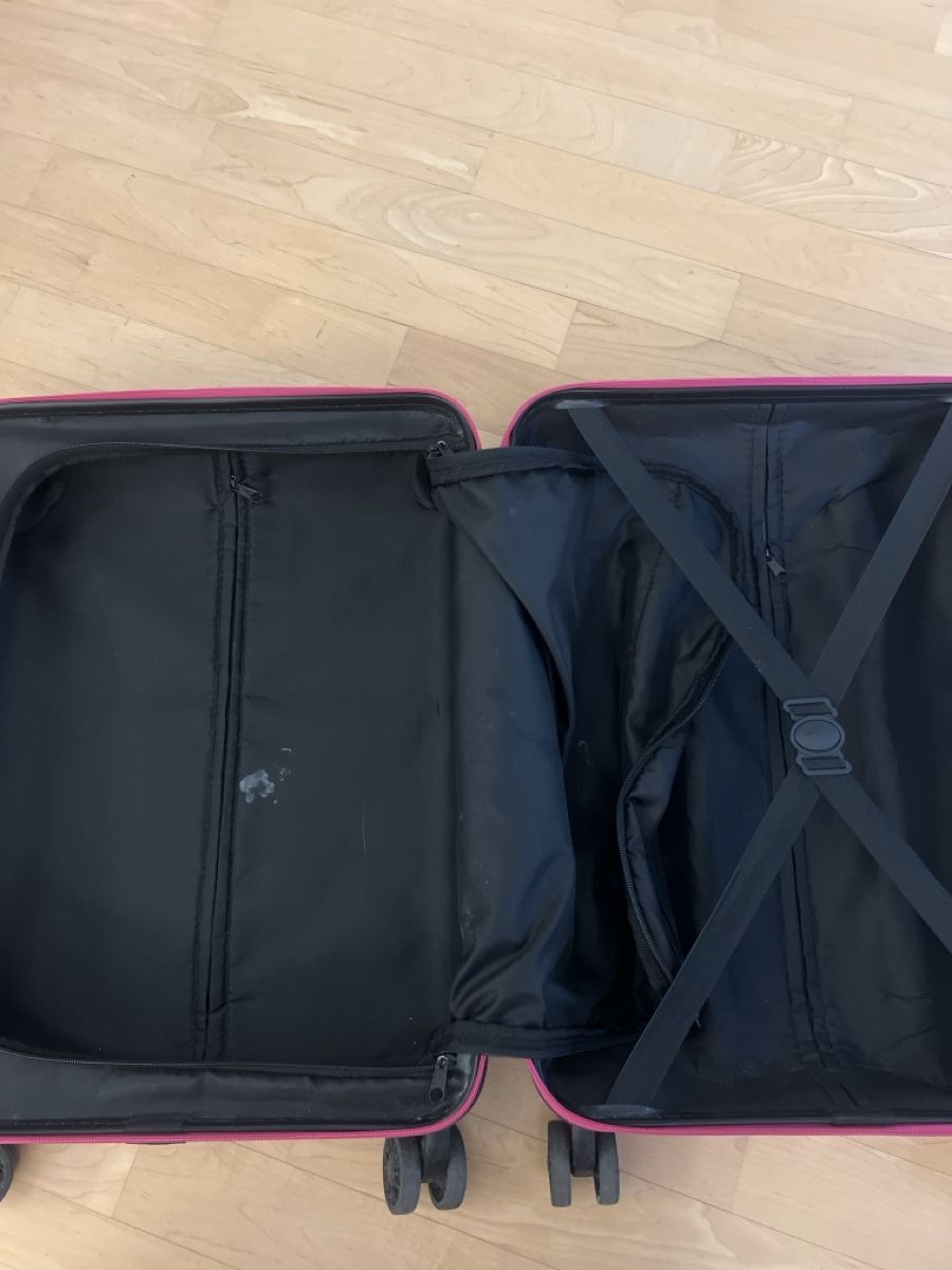 Valigie: Kleinerer Hard Shell Koffer in Pink – Usato da Wädenswil venduto da mic_rg7y 6