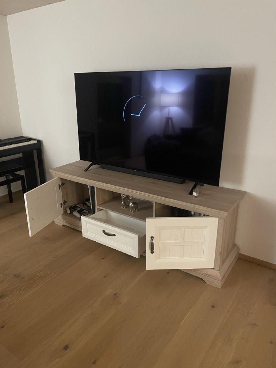 Meubles TV: TV-Möbel Landhausstil – D'occasion à Neuenegg par Thiemond 1
