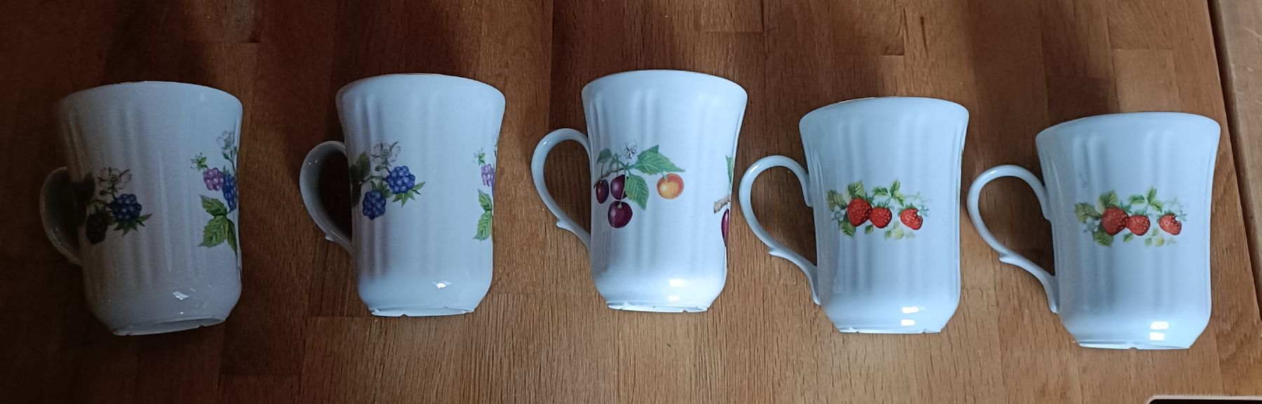 Tassen: Lot de 5 Tasses – Gebraucht aus Glovelier von rus_jk5v 1