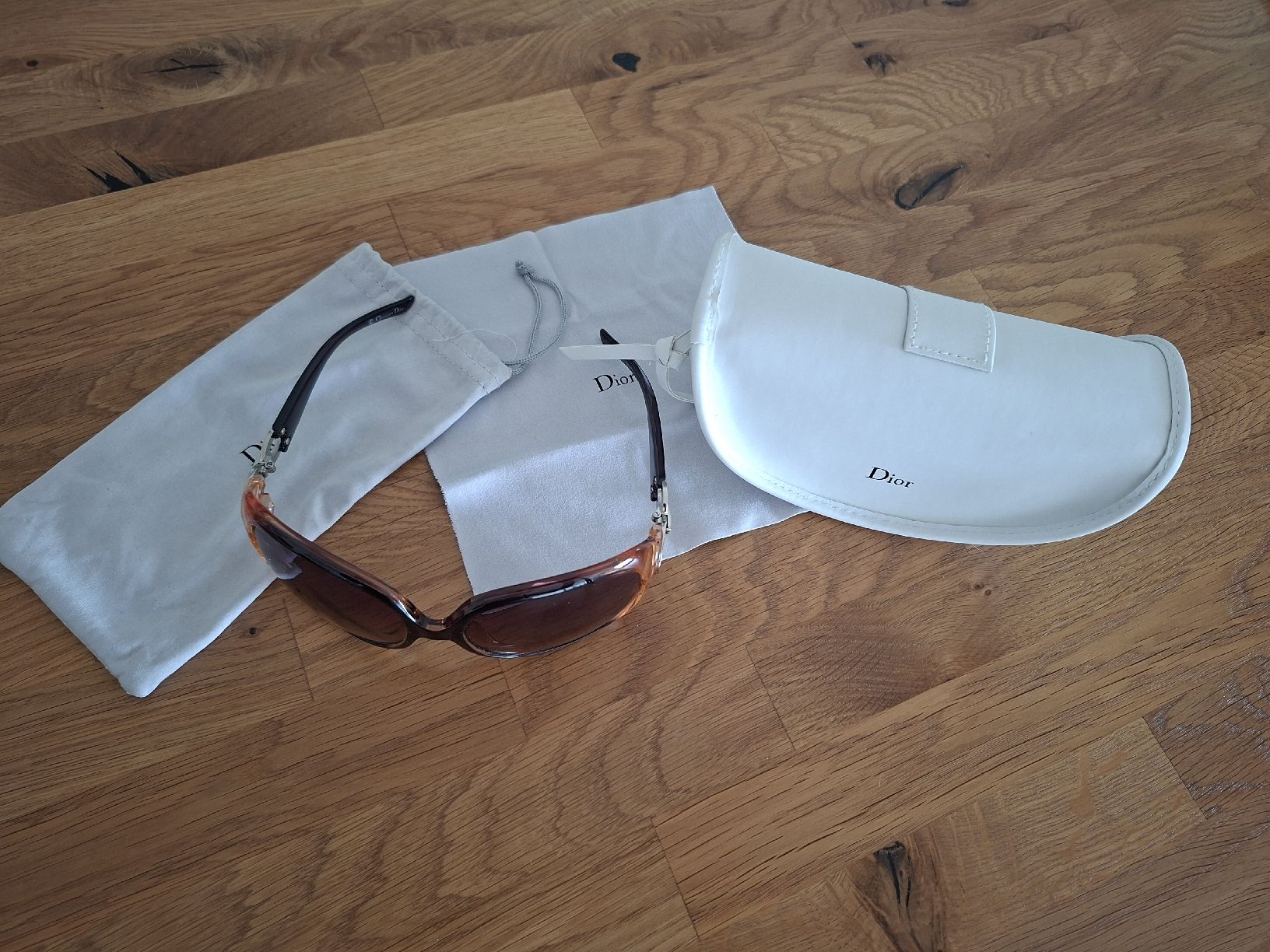 Dior Brillen & Gläser: Dior Sonnenbrille Damen – Gebraucht aus Hitzkirch von Emanuela.Cucco 2