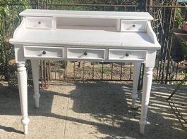 Kleiner Sekretär im Vintage-Stile