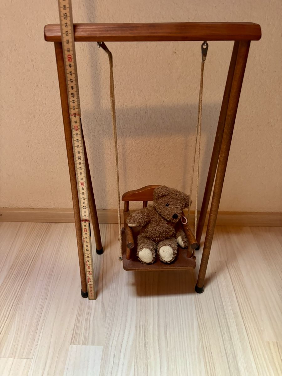 Jouets: Holzschaukel mit Teddy antik – D'occasion à Gündisau par yuma06 1