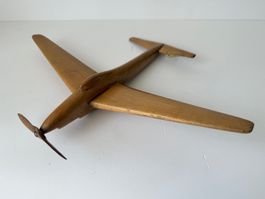 Altes Flugzeugmodell aus Holz